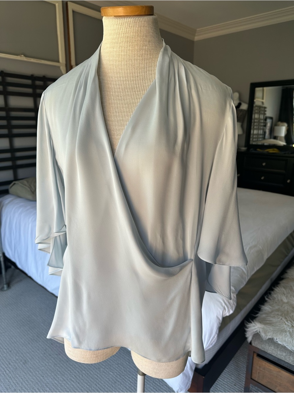 Elie Tahari Pale Blue Draped V-Neck Flutter Sleeve Silk Blouse, size large - Picture 3 of 17